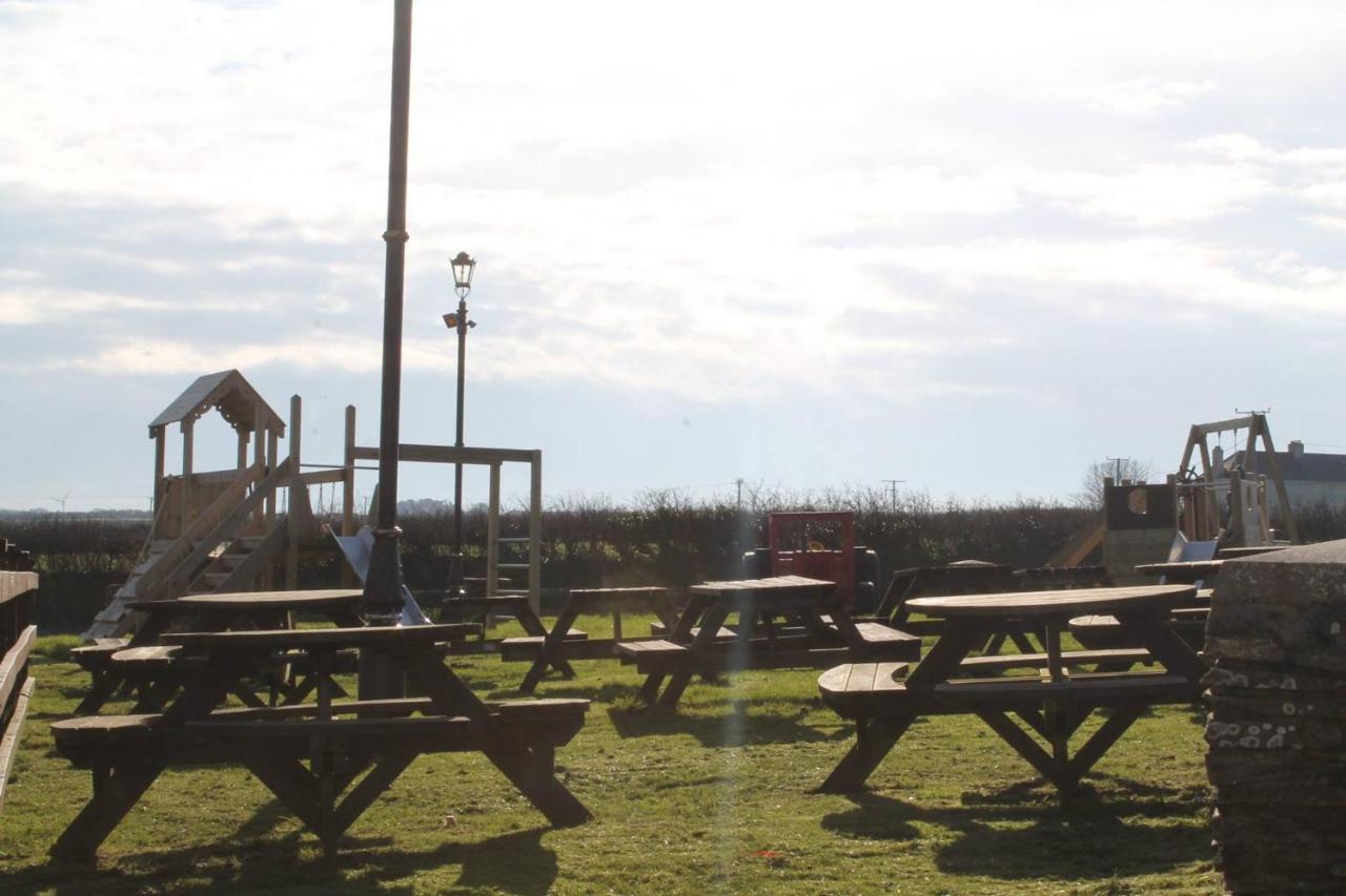 The Pickwick Inn & Oliver'S Restaurant Padstow Exterior photo